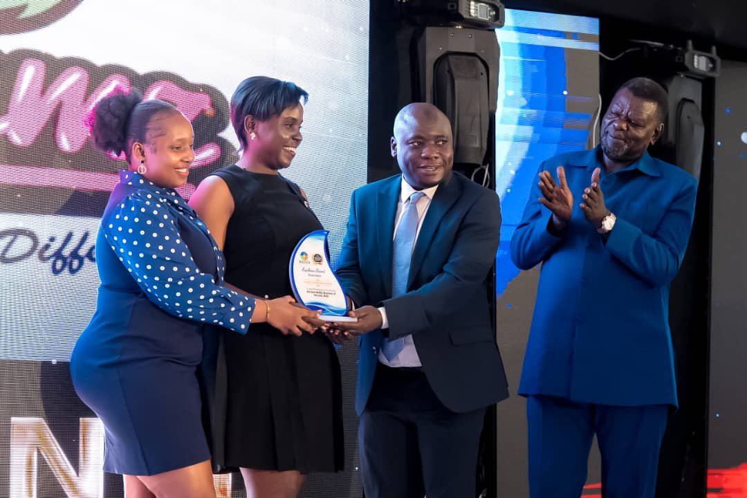 Sumz Food Industries receives the BUBU Business of the Year award at the Kacita Quality Awards 2025 as Hajji Issa Sekitto, Ag. Chairman of KACITA Uganda (far left), applauds in recognition.